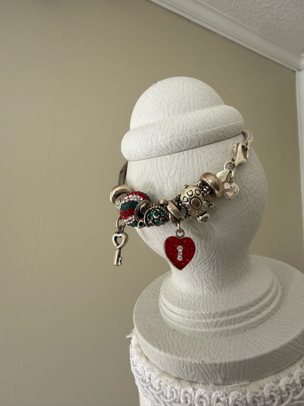 Pandora Bracelet Sterling Silver Heart Key Charm Bracelet Red & Green Beads - Picture 4 of 4